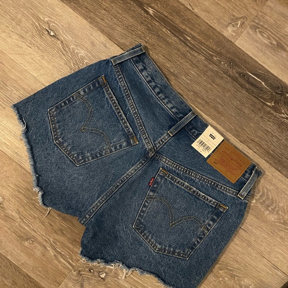 Levi 501 jean shorts - Picture 3 of 3
